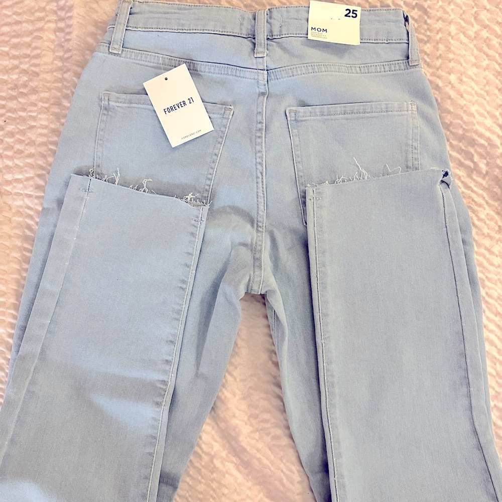 Light denim jeans from forever 21. Style mom jeans